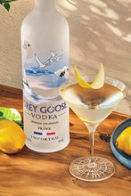 Lade das Bild in den Galerie-Viewer, Grey_Goose_Martini_Genuss