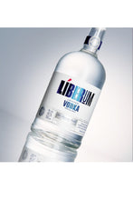 Lade das Bild in den Galerie-Viewer, party_schnaps_vodka_genuss