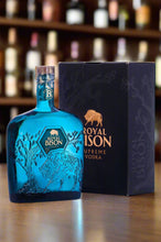 Lade das Bild in den Galerie-Viewer, Royal Bison Premium Vodka
